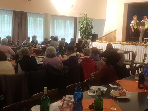 Posedenie pri príležitosti MESIACA ÚCTY K STARŠÍM Posedenie pri príležitosti MESIACA ÚCTY K STARŠÍM